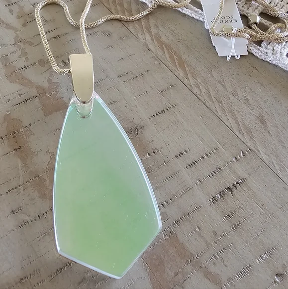 Kendra Scott Dichroic Glass Azalea Color Changing Prism Thick Cut Necklace NEW - Picture 2 of 4